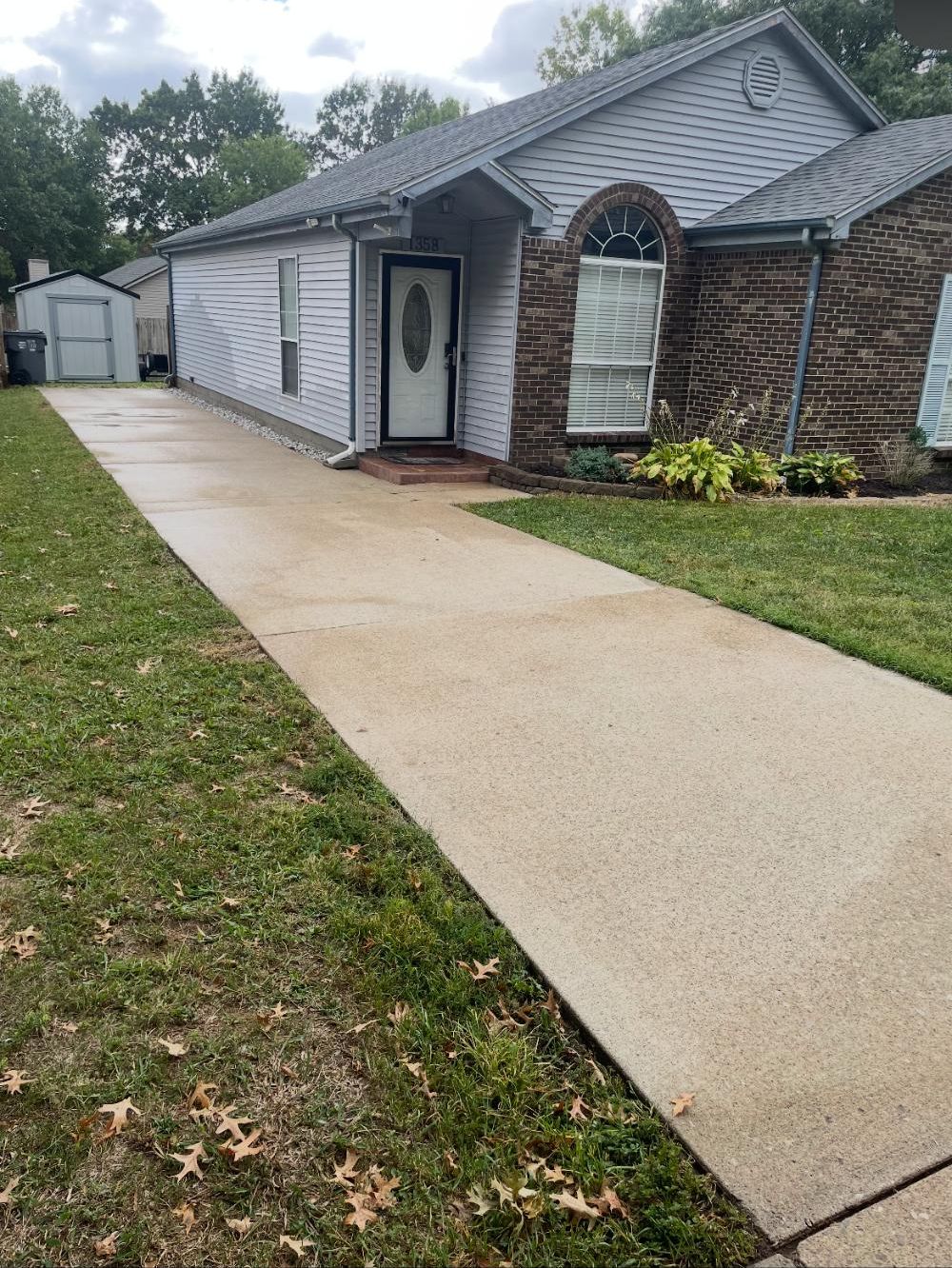 Surface Wash on a Driveway in Lexington, KY Thumbnail